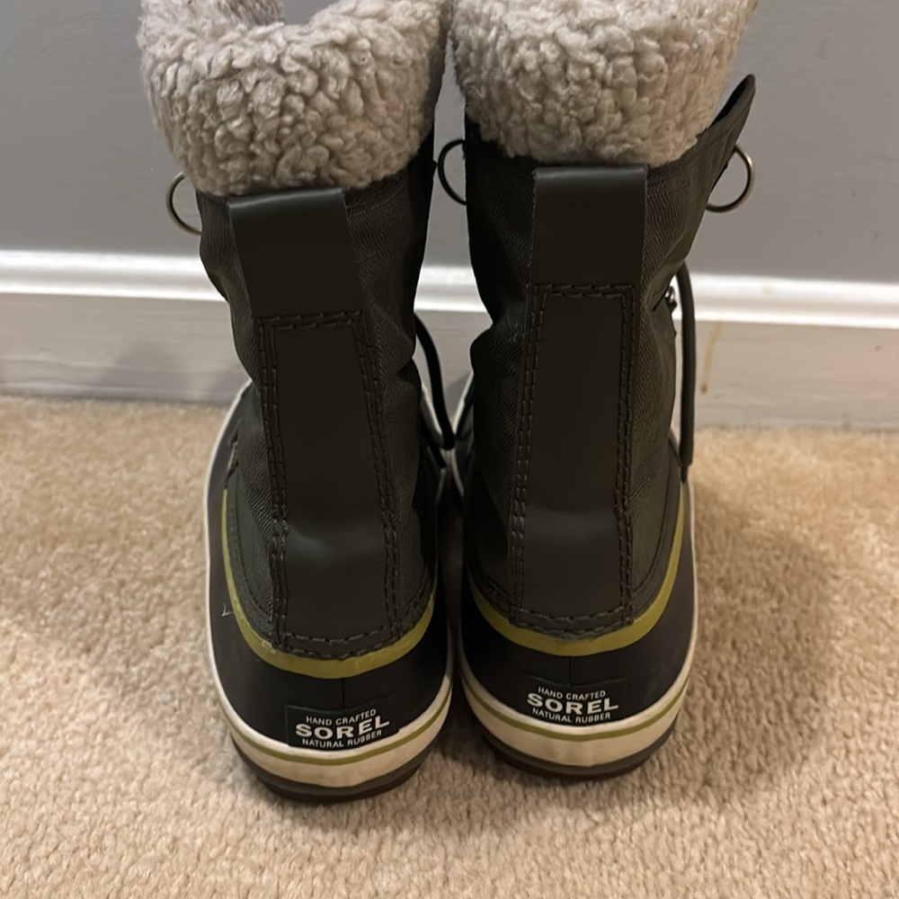 Sorel boots - Picture 4 of 7